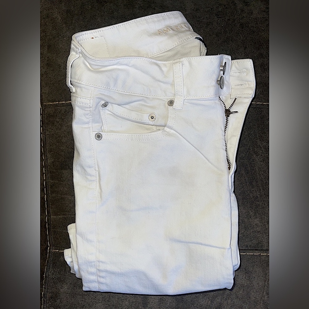 American Eagle White Flare Jeans!